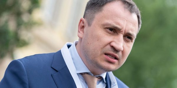 Ukrainas policija aiztur lauksaimniecības ministru saistībā ar zemes zagšanas korupcijas apsūdzībām.